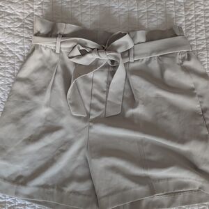 Uniqlo Women's High Waist Cream Shorts